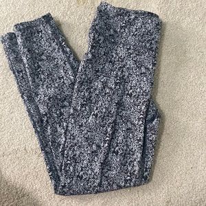 Size medium textured leggings, with pockets